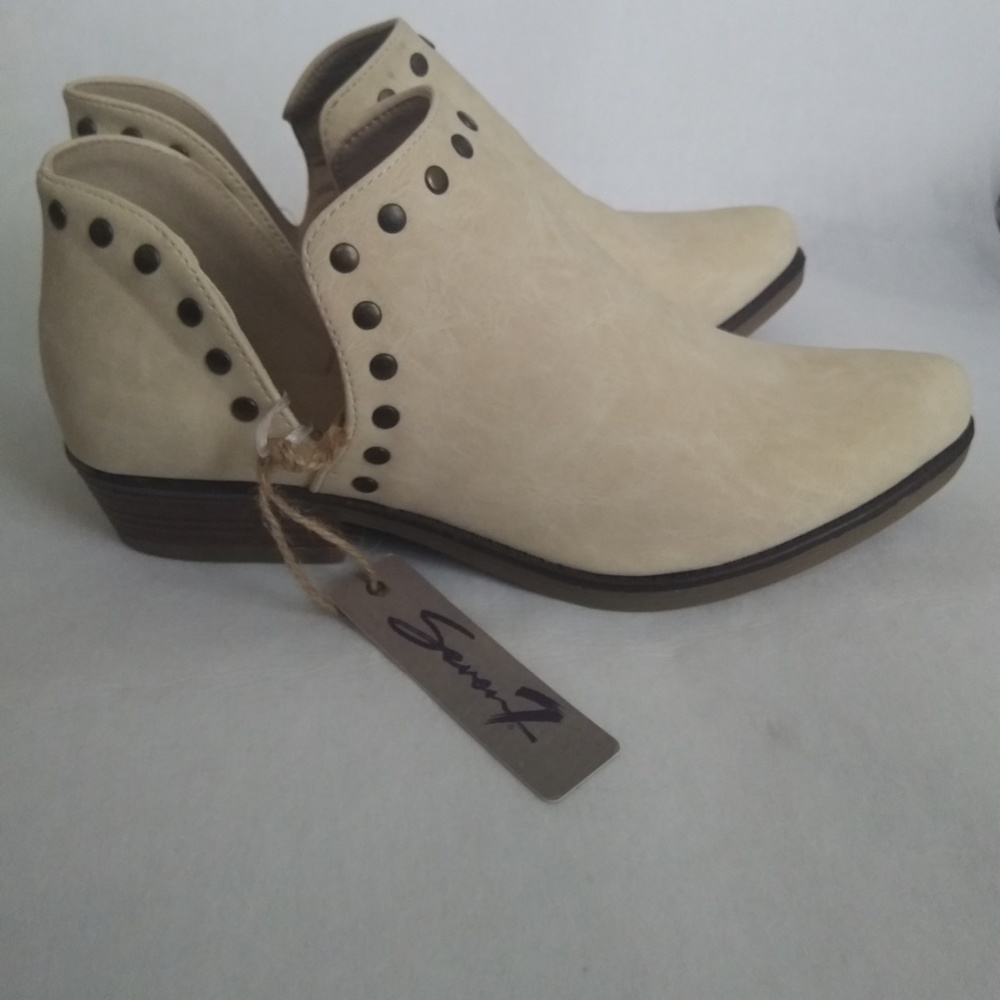 NWT Seven7 Antonio Studded Bootie WMNS Size 9 / Milk Cream Color - Picture 3 of 13